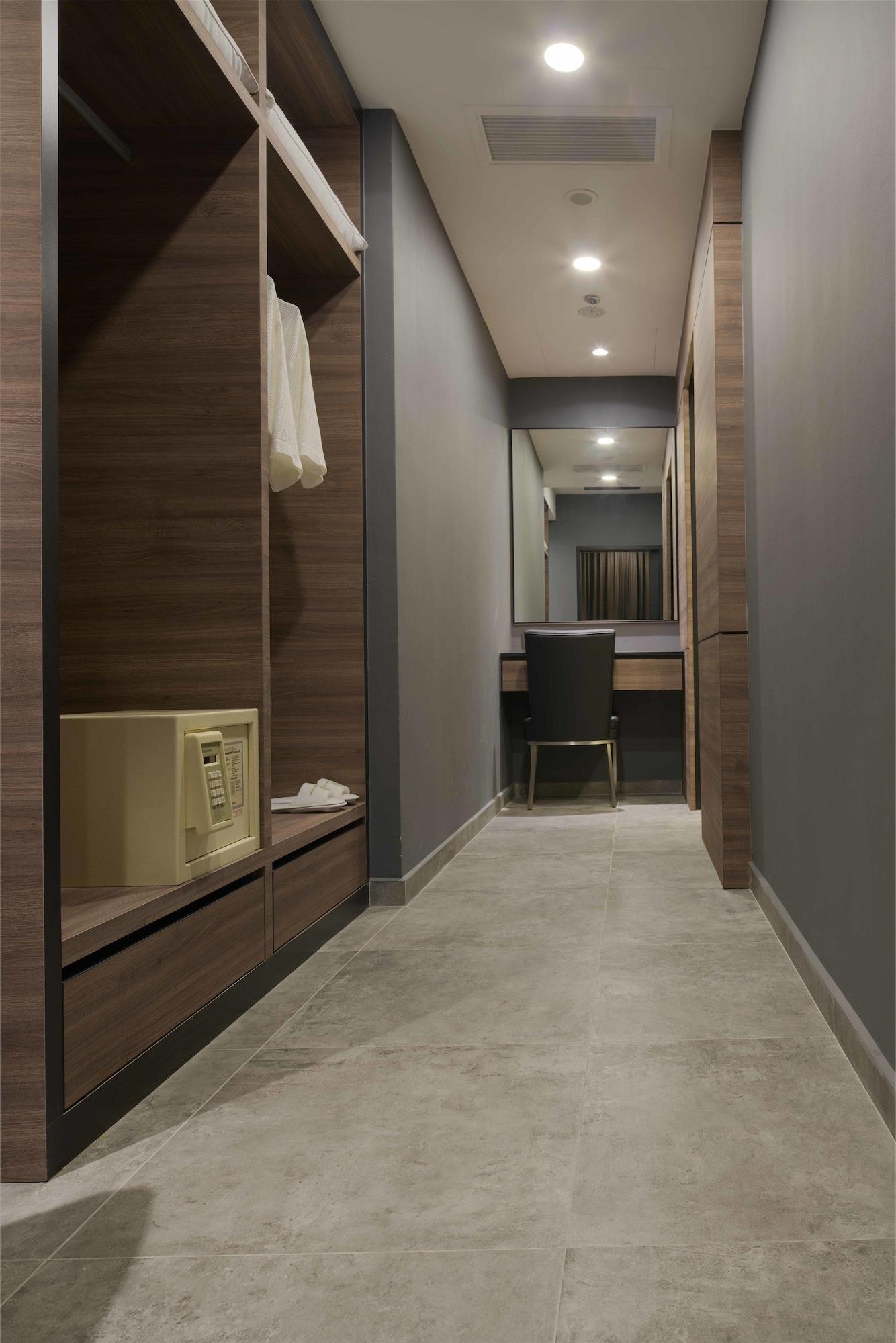 Khách sạn hẻo lánh Orchard Grand Court 4*