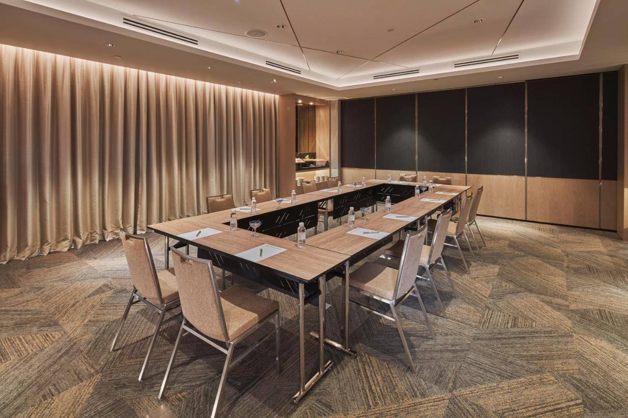 Khách sạn hẻo lánh Orchard Grand Court 4*