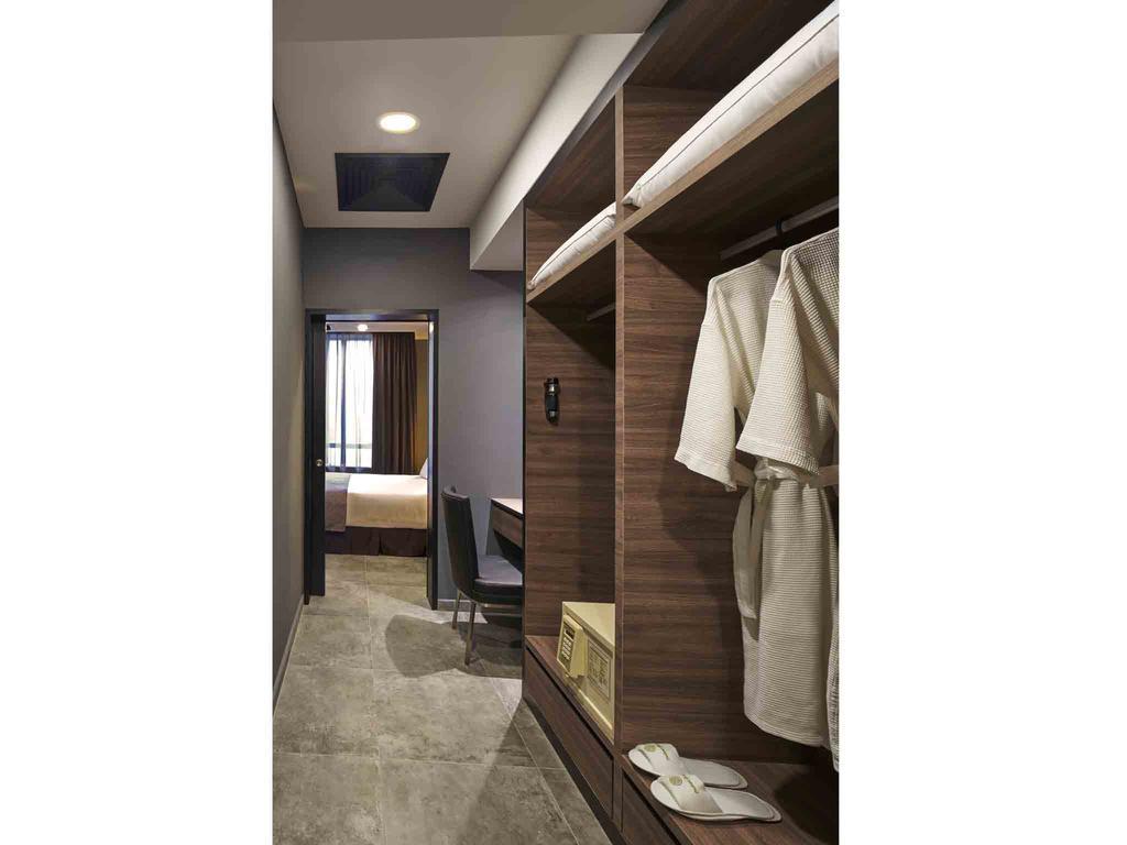 Khách sạn hẻo lánh Orchard Grand Court 4*